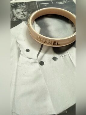 CHANEL Coco Mademoiselle Gift w Purchase Cream Enamel Bangle Gold Logo Detail